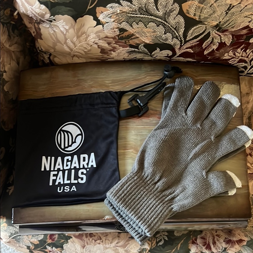 Niagara Falls USA Gloves with Drawstring Pouch & Clip - unisex gloves